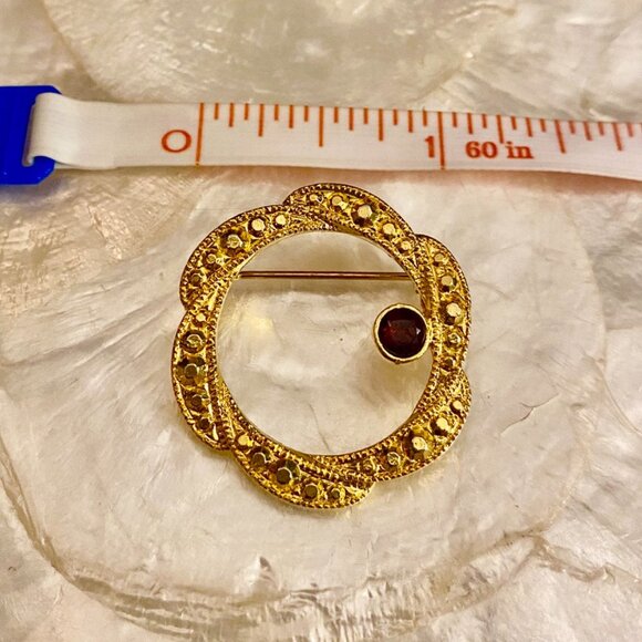 Vintage  Gold Tone Wreath Halo w Faux Garnet Brooch - Picture 3 of 3